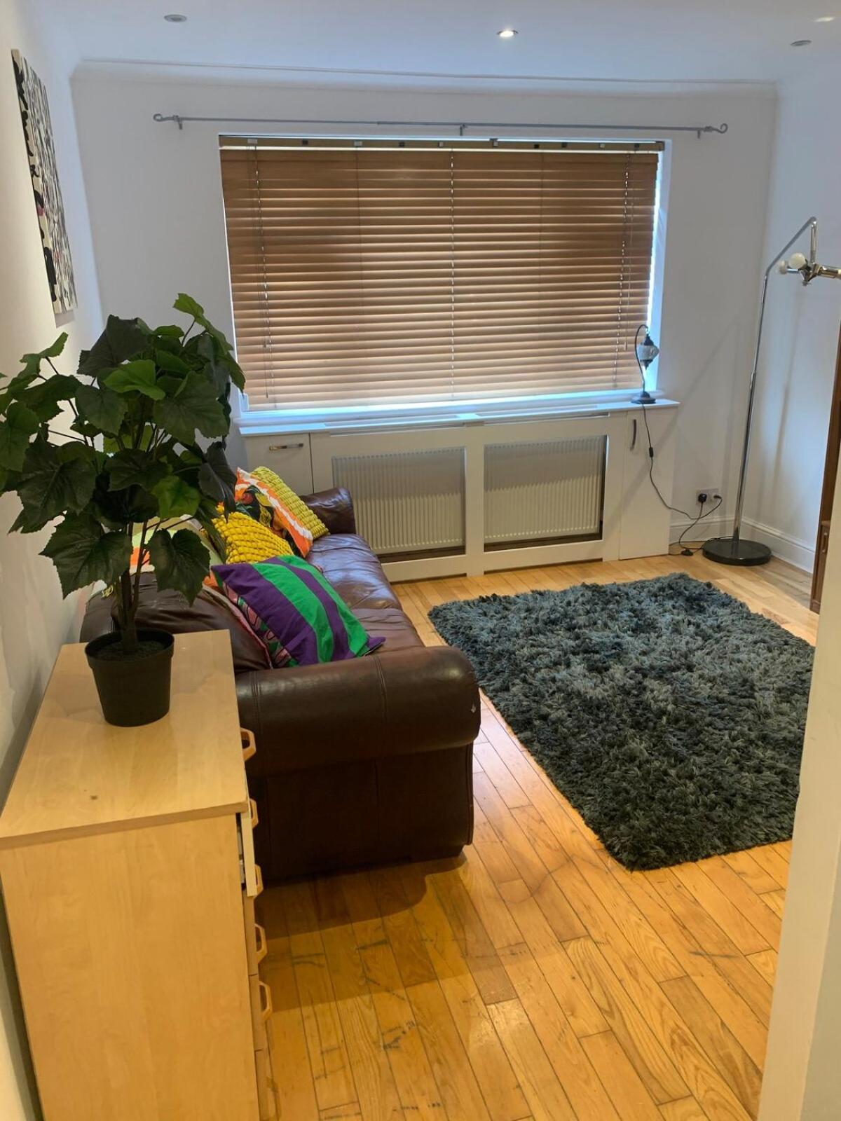 Full 3 Bedroom House 3 Floors Apartment London