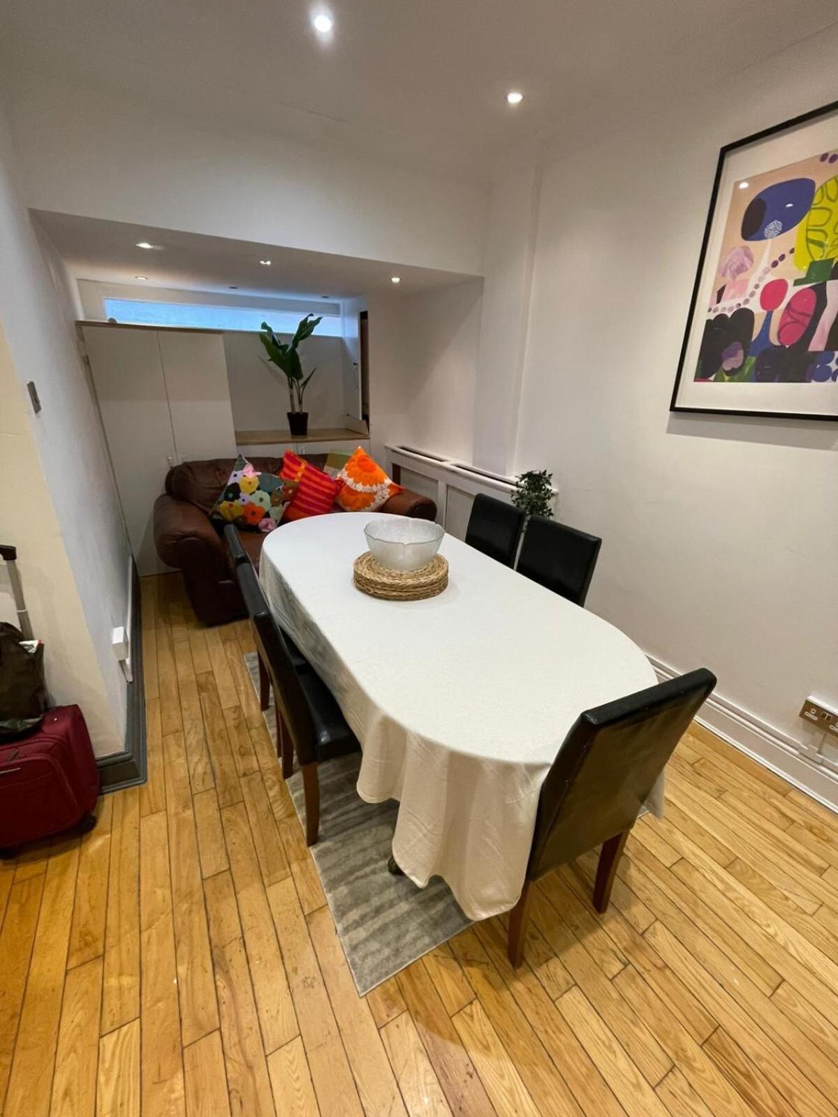 Full 3 Bedroom House 3 Floors Apartment London